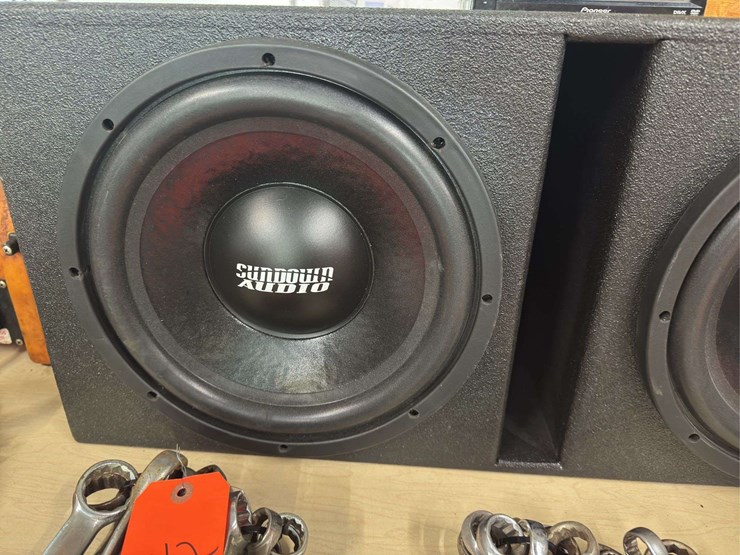 speakers,-amp,-and-radio-image-6