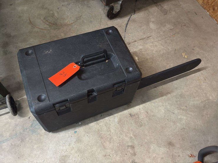 craftsman-18"-chainsaw-with-case-image-5