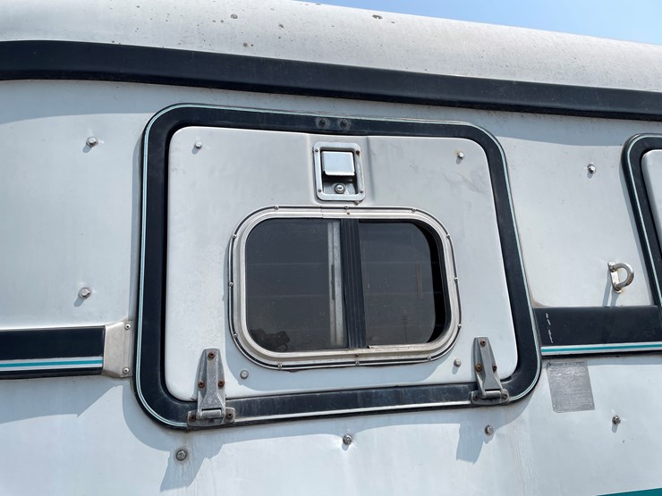 #6304-•-1991-triggs-bumper-pull-3-horse-trailer,-(sells-with-paperwork-to-obtain-title-from-dmv)-image-24