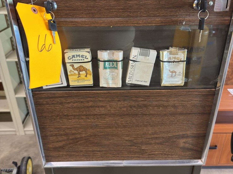 vintage-cigarette-vending-machine-image-4