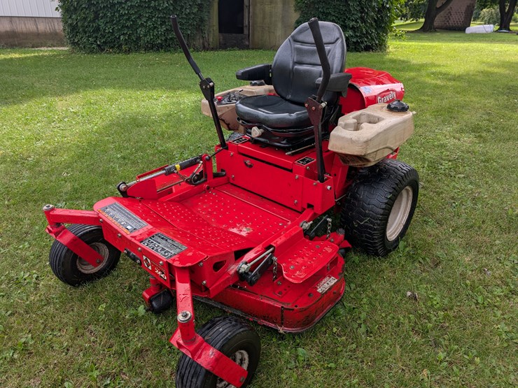 #2999-•-gravely-260-zero-turn-lawnmower-image-2