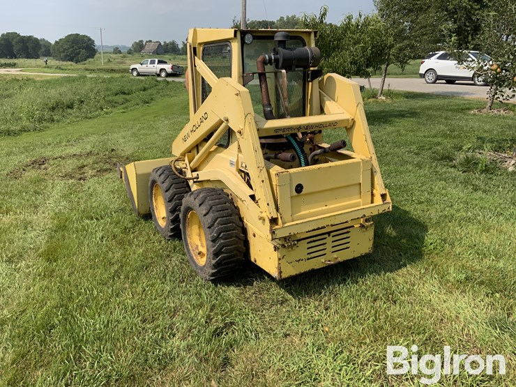 new-holland-l325-image-7