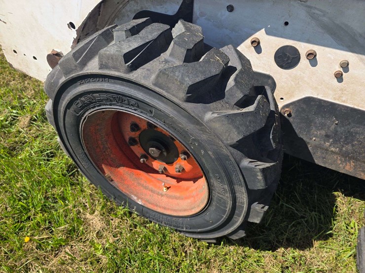 2010-bobcat-s185-image-23