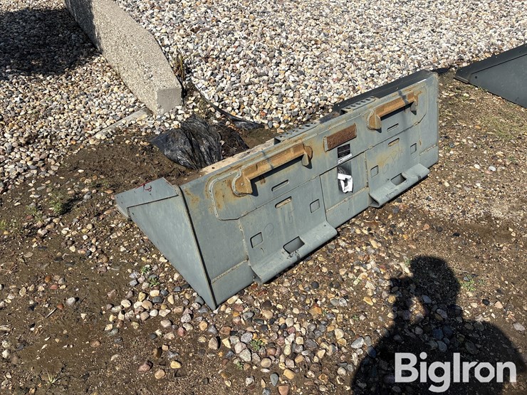 bobcat-68”-heavy-duty-skid-steer-bucket-image-7