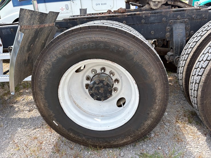 peterbilt-378-image-12