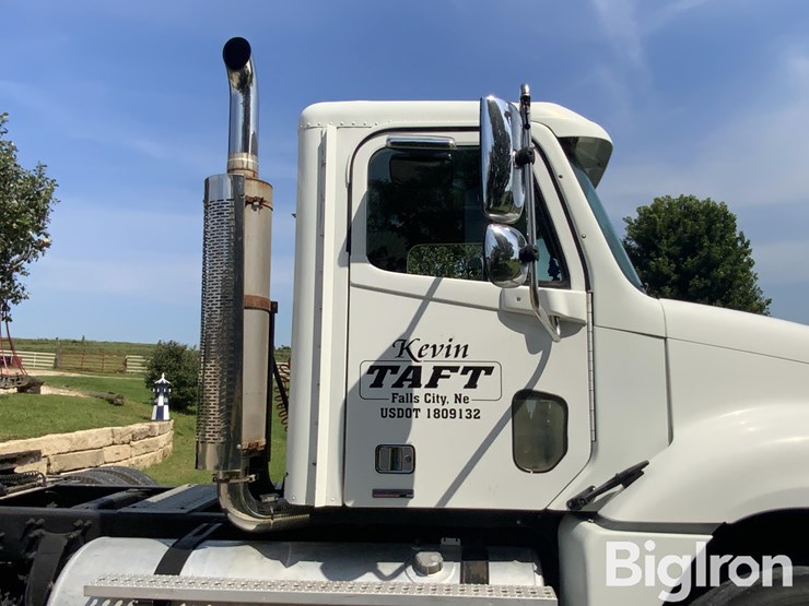 2005-freightliner-columbia-120-image-11