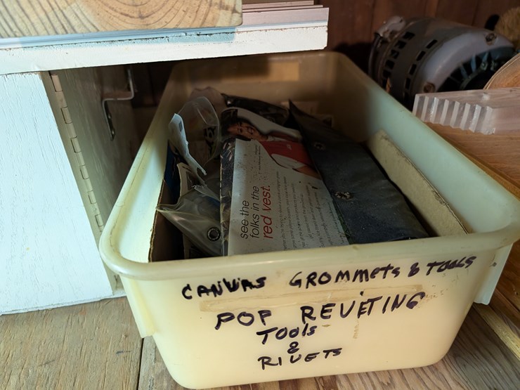 #3024-•-shelf-of-contents-image-5