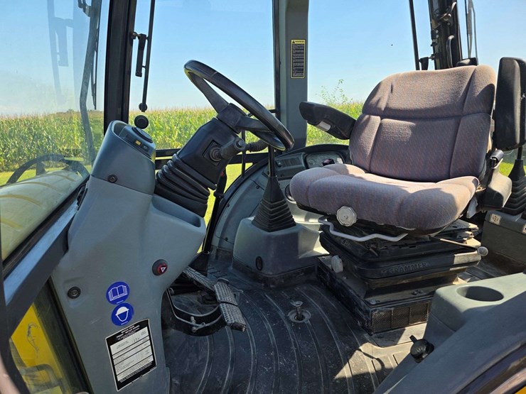 new-holland-lb75-image-34