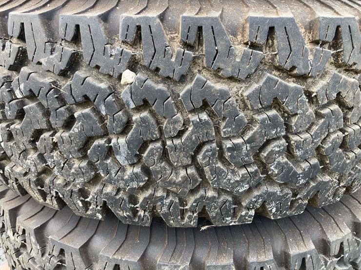 8-bolt-alloy-rim-and-lt265/75r16-bfgoodrich-all-terrain-t/a-tires---set-of-4-image-4