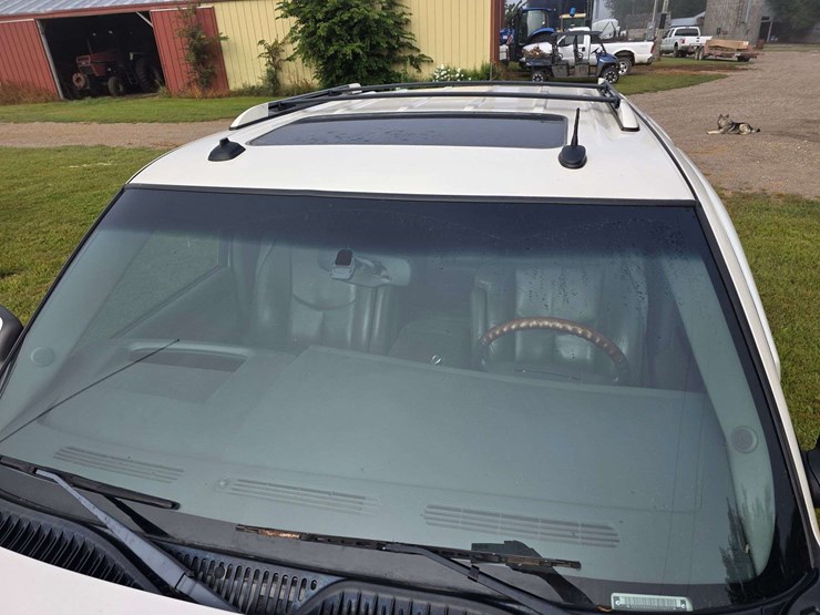 2003-cadillac-escalade-image-38