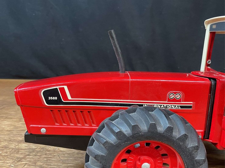 1/16-ih-3588-ertl-image-9