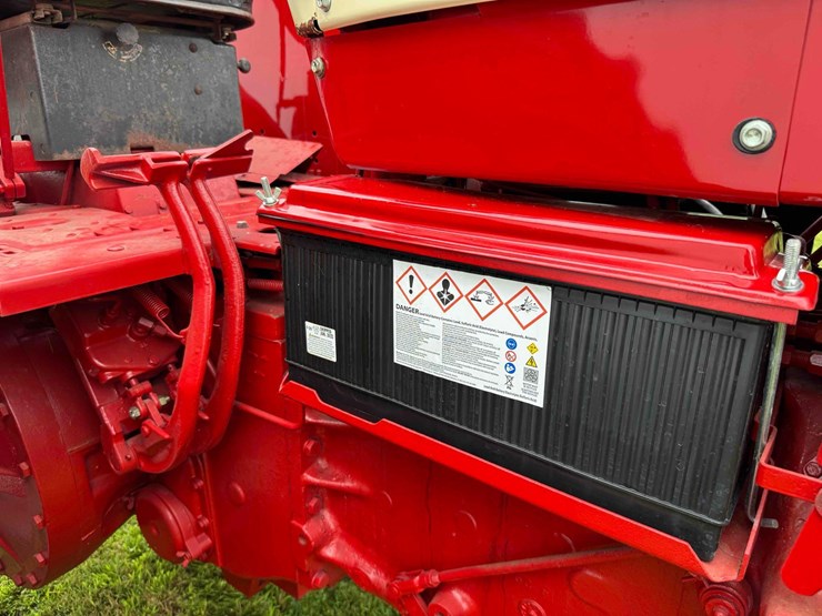 1974-ih-1568-tractor-image-43