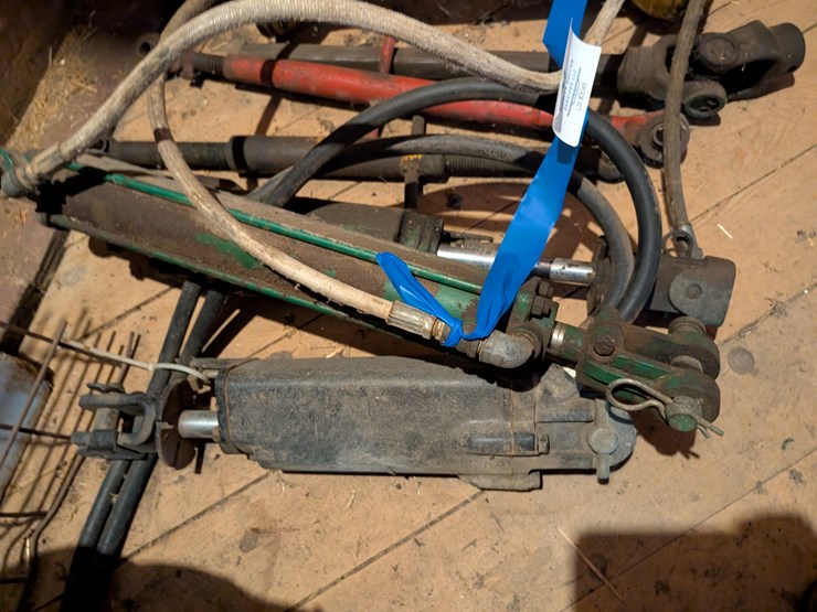 #3045-•-john-deere-hydraulic-rams-image-3
