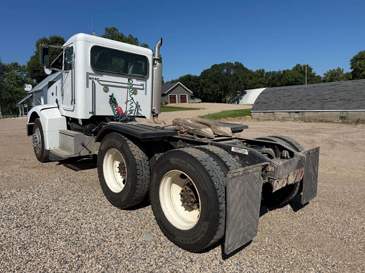 1997-peterbilt-385-image-4