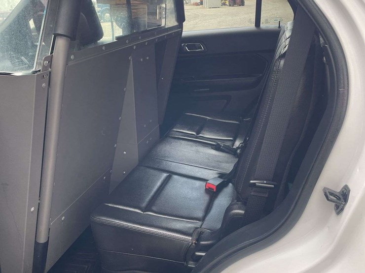 2018-ford-explorer-image-21