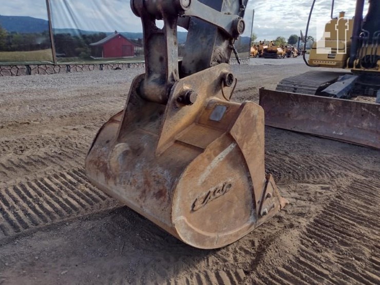 2010-deere-120d-image-17