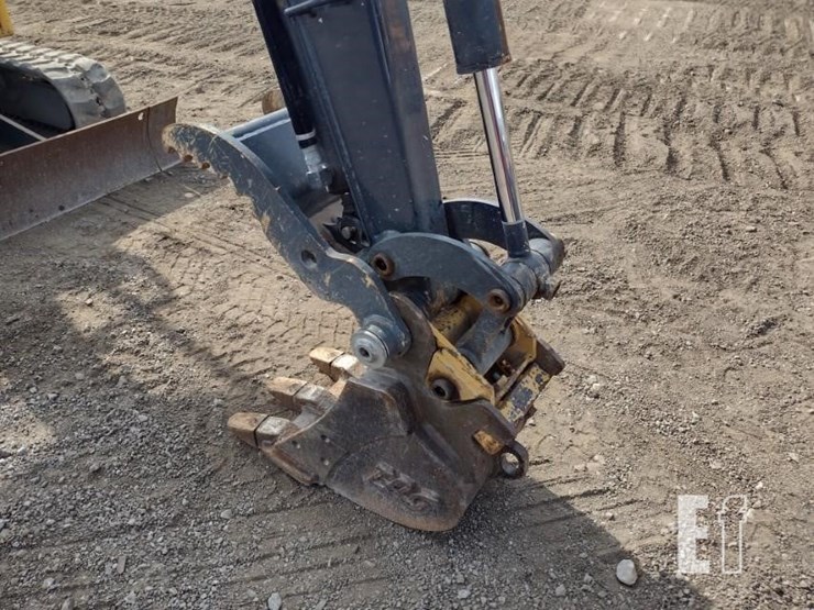 2022-deere-17g-image-17