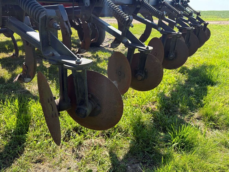 case-ih-730b-ecolo-tiger-disk-ripper,-rear-leveler,-30”-spacing,-2-bearings-are-out-but-2-good-used-image-33