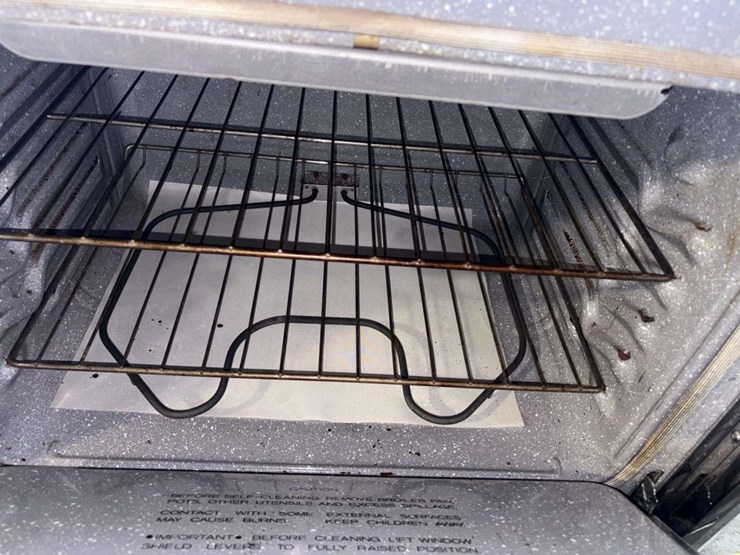 amana-electric-range,-4-burners,-oven-image-3