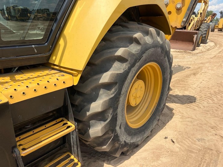 2021-caterpillar-420-image-17