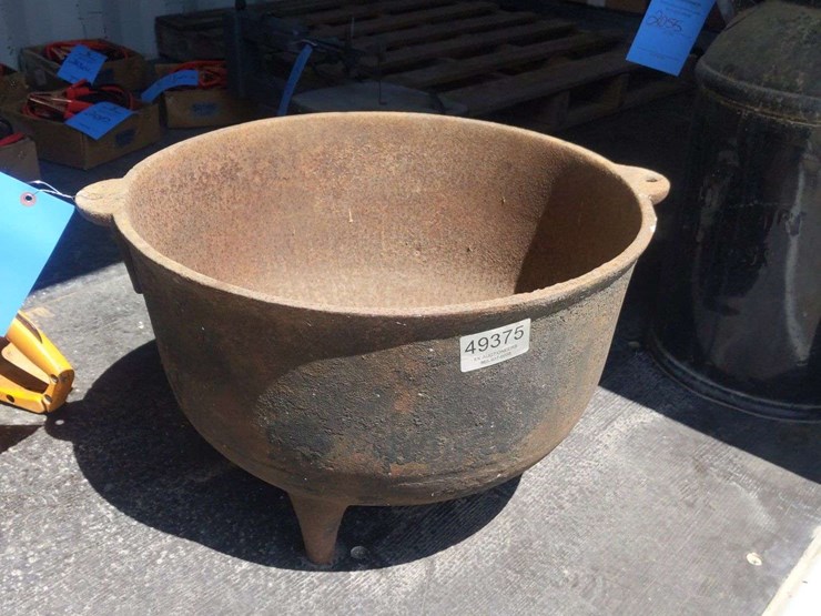 cast-iron-cauldron-image-1