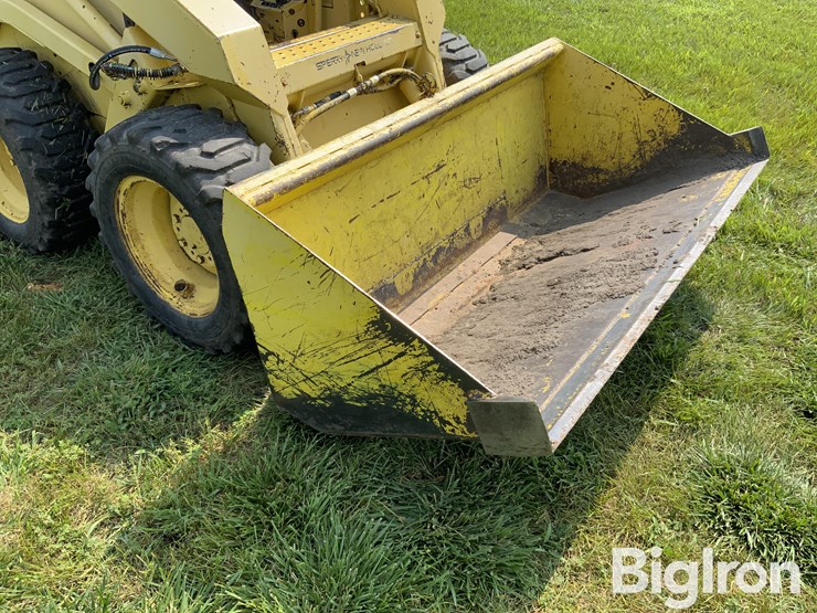 new-holland-l325-image-11