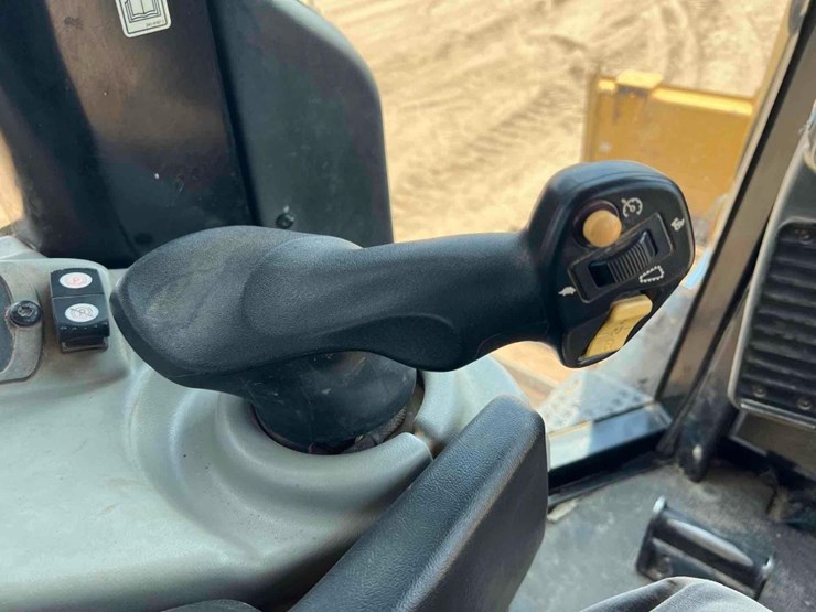 2019-caterpillar-d6n-lgp-image-35