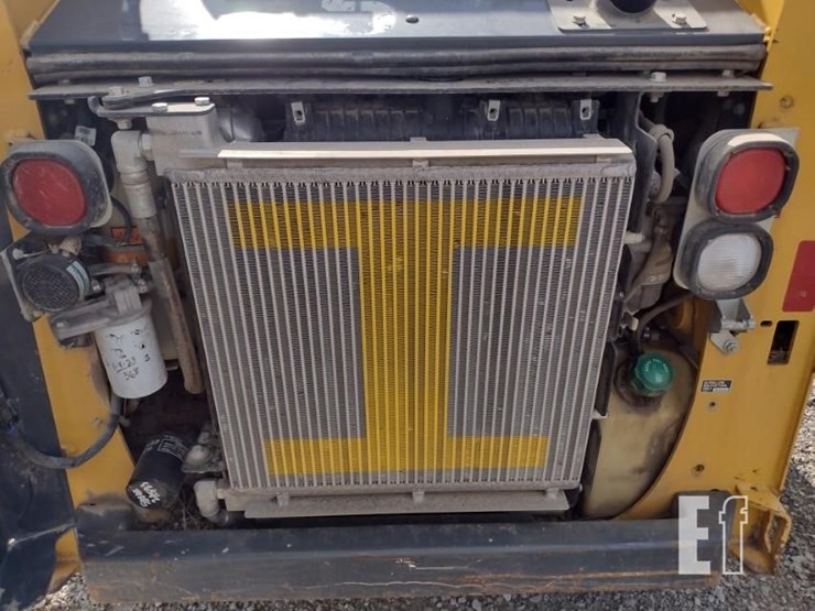 2022-deere-317g-image-37