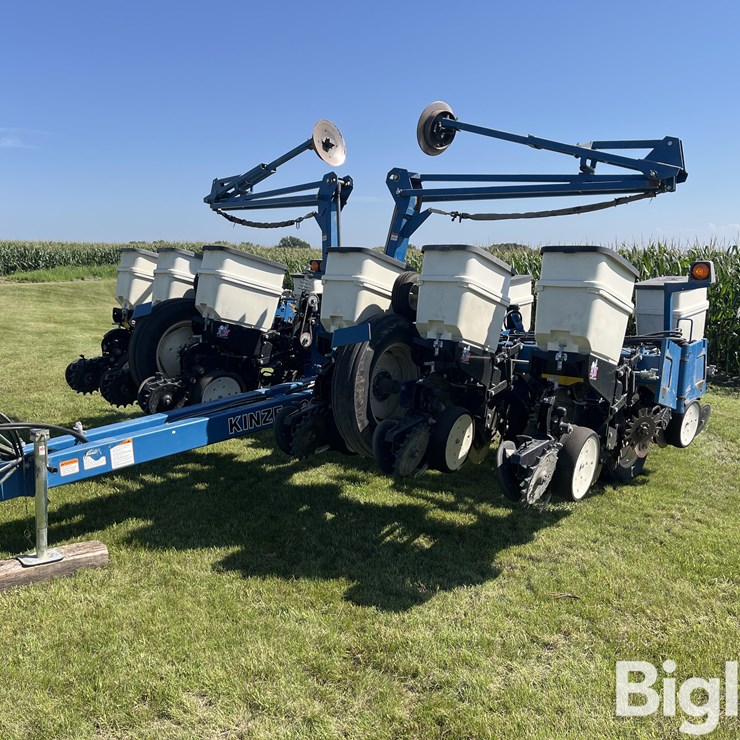 2015 KINZE 3200