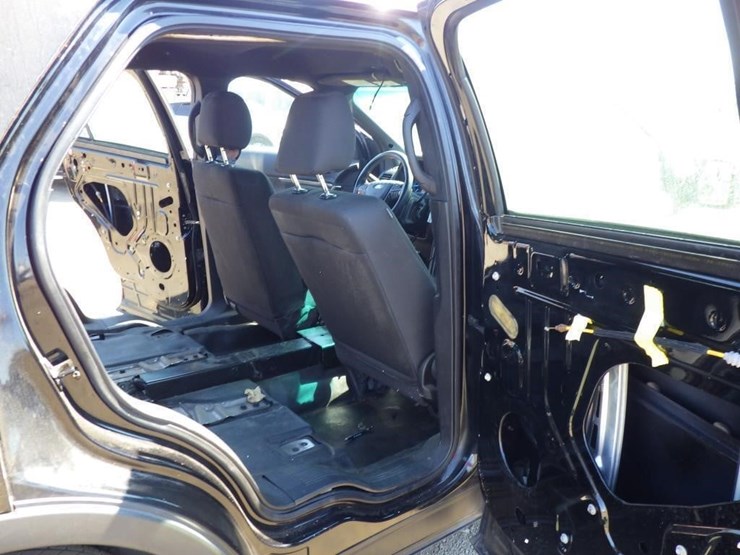 2017-ford-explorer-image-8