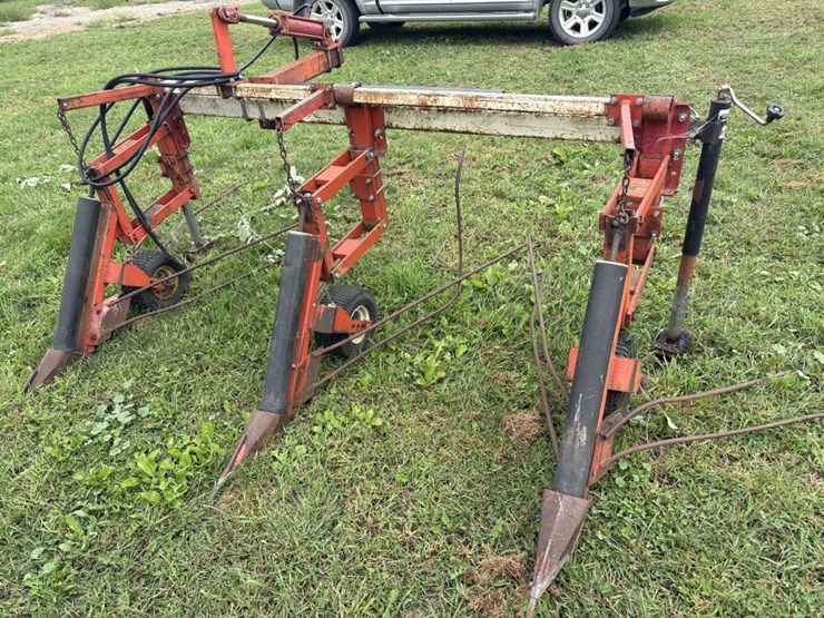 harriston-5000-12r22”-bean-knife,-with-front-tractor-dividers-image-13