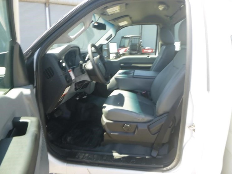 2011-ford-f550-image-22