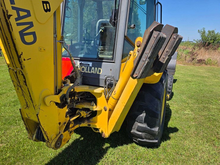 new-holland-lb75-image-18