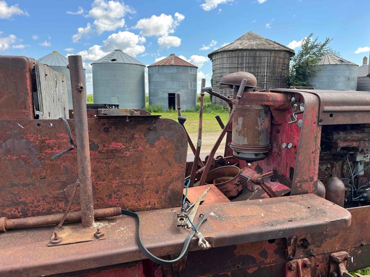 international-td14-crawler-image-13