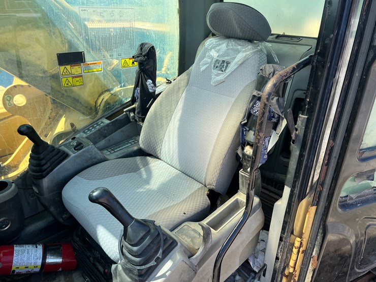 2008-caterpillar-324d-image-30