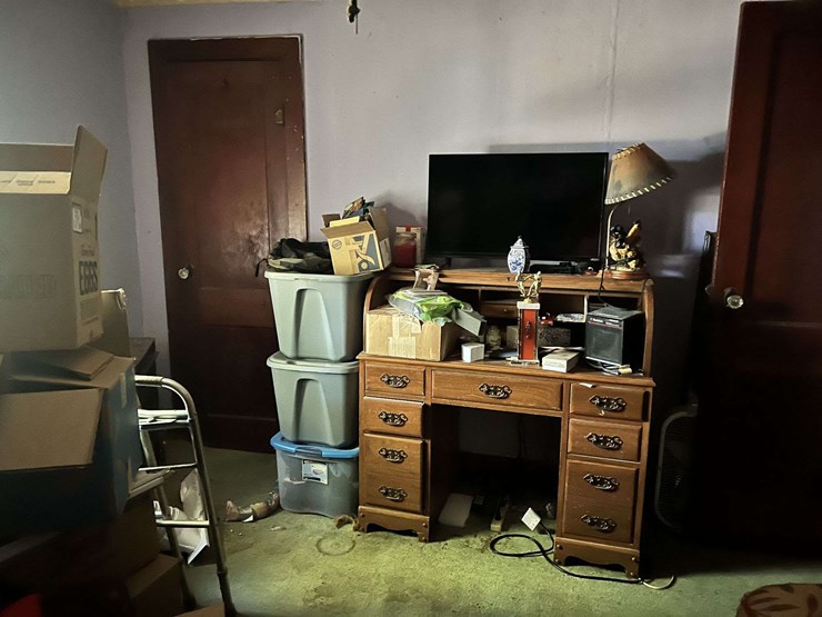 contents-of-907-n.-870-st.-e.-image-12
