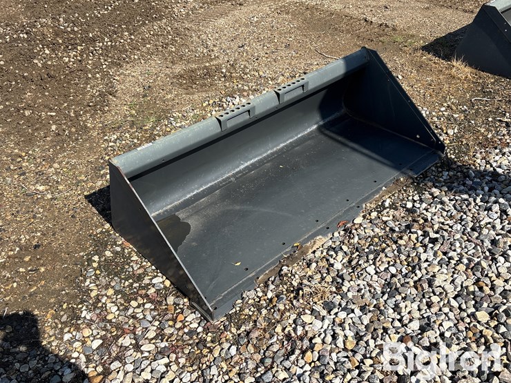 bobcat-74”-heavy-duty-skid-steer-bucket-image-3
