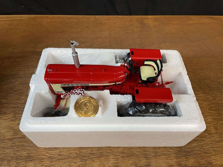 1/16-farmall-706-precision-nib-ertl-image-3