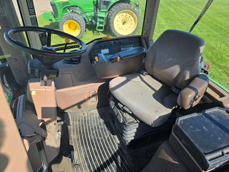 2000-john-deere-9400t-image-55