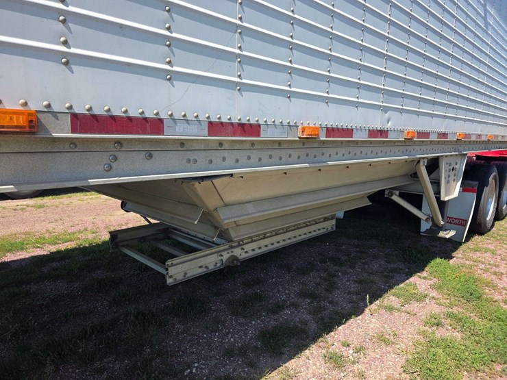 2013-wilson-50'-hopper-bottom-trailer,-84"-wide-with-102"-sides,-commodity-tubes,-ddl-triple,-electr-image-45