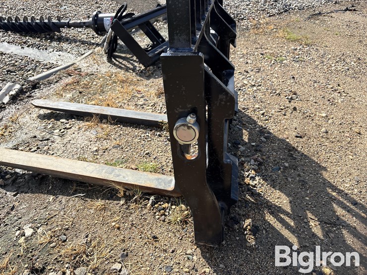 48”-skid-steer-pallet-forks-image-11