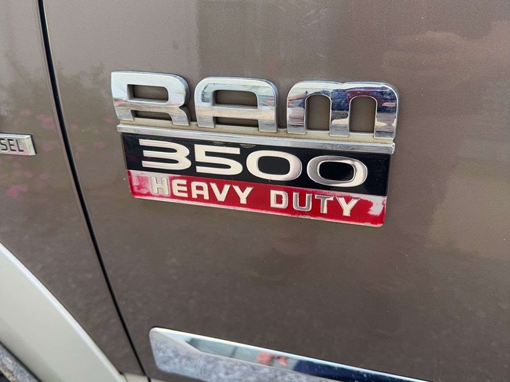 2010-dodge-3500-image-25