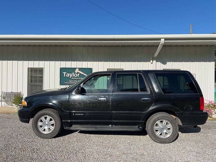 2002-lincoln-navigator-image-3