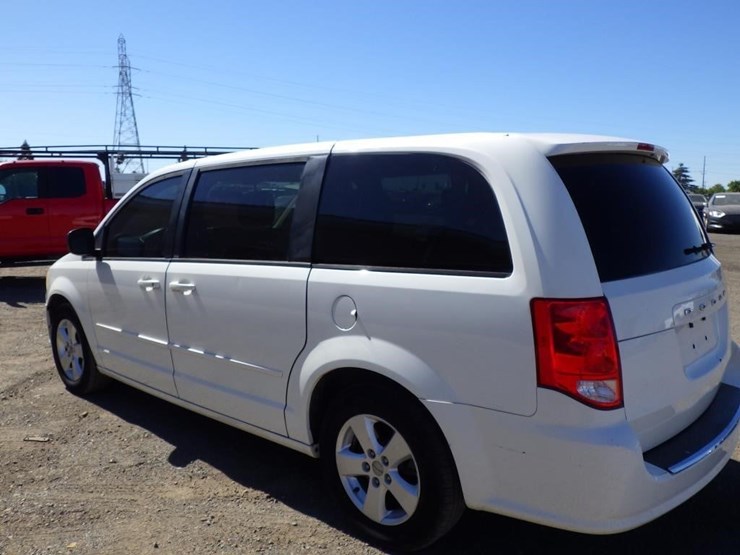 2013-dodge-grand-caravan-image-4