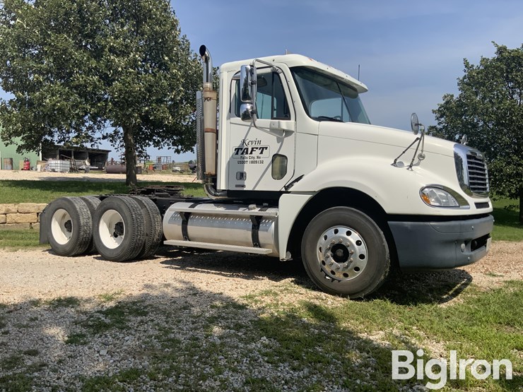 2005-freightliner-columbia-120-image-3