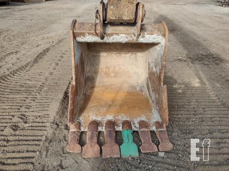 2010-deere-120d-image-15