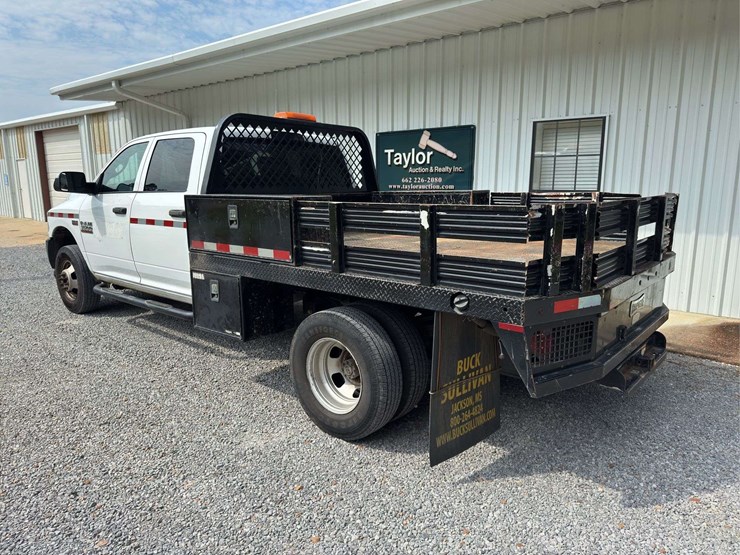 2017-dodge-ram-3500-image-3