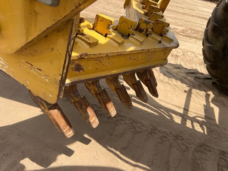 2020-caterpillar-120-image-27