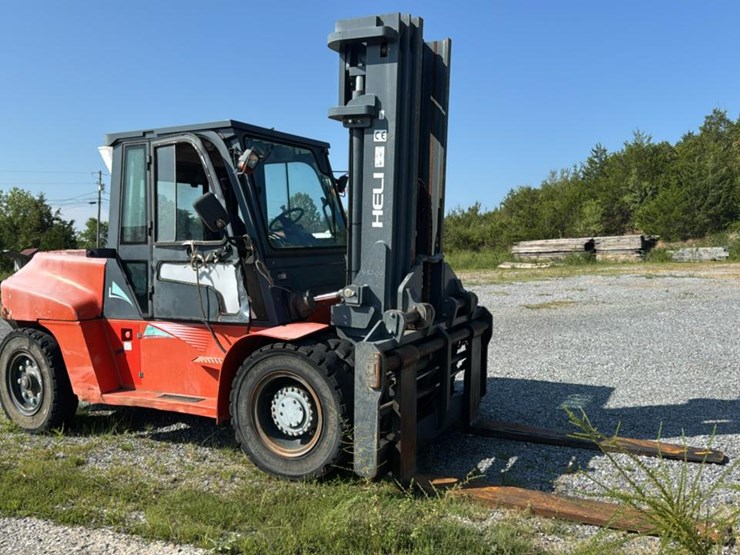 #165-•-2017-heli-americas-cpcd100-forklift-image-7