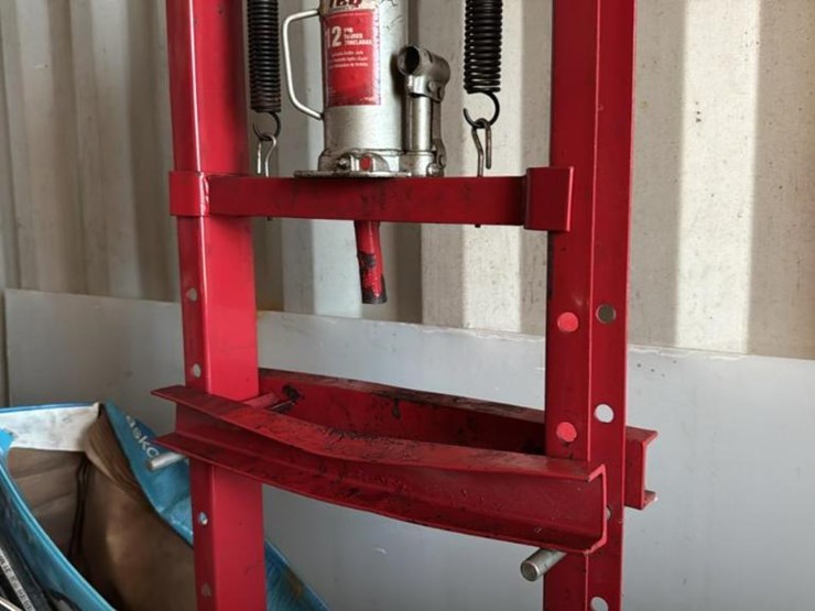 #99-•-12-ton-hydraulic-press-image-3